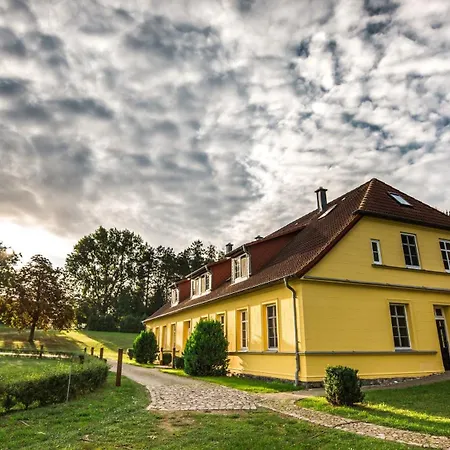 Gut Rattelvitz - Parterre Ost アパート